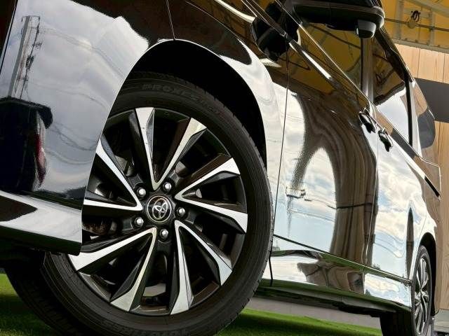 Toyota VOXY HYBRID 2023-02 3687523-19