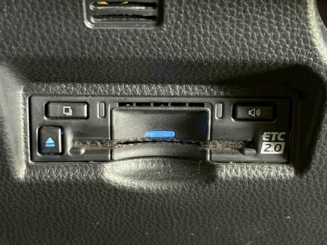 Toyota VOXY HYBRID 2023-02 3687523-8