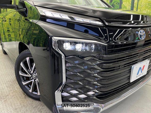 Toyota VOXY HYBRID 2023-09 3835037-12