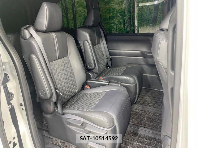 Toyota VOXY HYBRID 2025-10 3911164-10