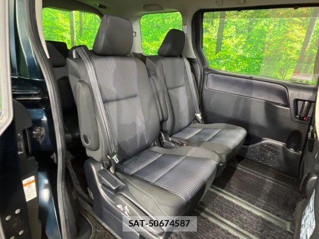 Toyota VOXY HYBRID 2017-02 3911204-9