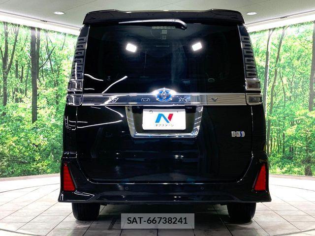 Toyota VOXY HYBRID 2019-06 4051632-14