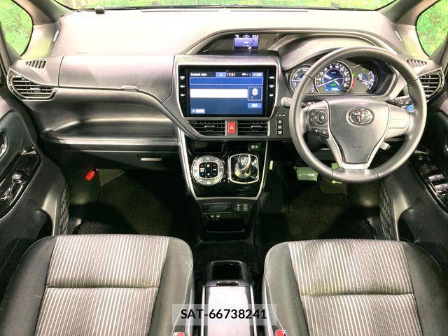 Toyota VOXY HYBRID 2019-06 4051632-1