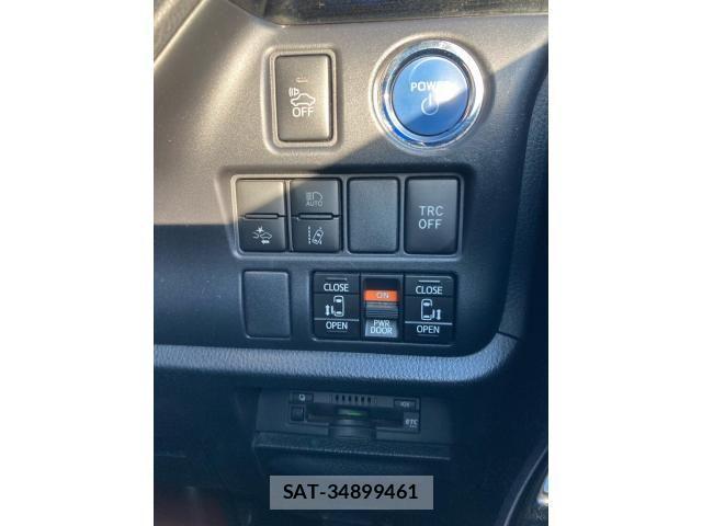 Toyota VOXY HYBRID 2018-10 4051639-19