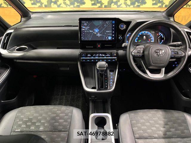 Toyota VOXY HYBRID 2023-04 4141207-1