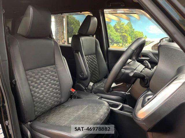 Toyota VOXY HYBRID 2023-04 4141207-7