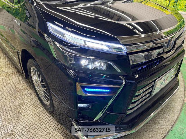 Toyota VOXY HYBRID 2020-02 4244150-12