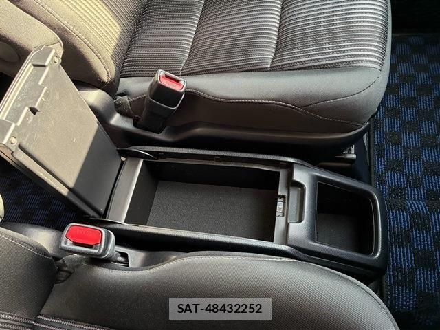 Toyota VOXY HYBRID 2017-09 4333209-11