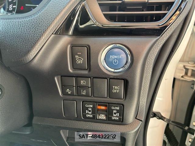Toyota VOXY HYBRID 2017-09 4333209-13