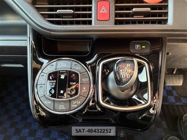 Toyota VOXY HYBRID 2017-09 4333209-15
