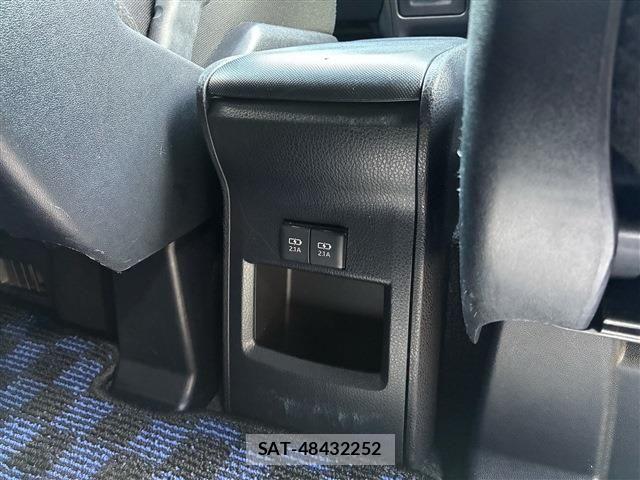 Toyota VOXY HYBRID 2017-09 4333209-20