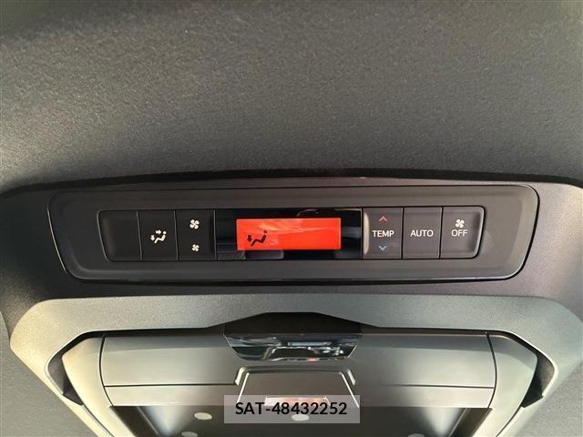 Toyota VOXY HYBRID 2017-09 4333209-21