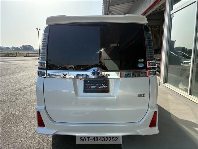 Toyota VOXY HYBRID 2017-09 4333209-2