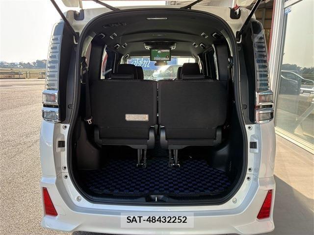Toyota VOXY HYBRID 2017-09 4333209-4