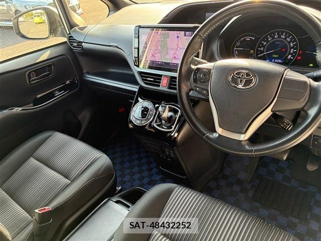 Toyota VOXY HYBRID 2017-09 4333209-6