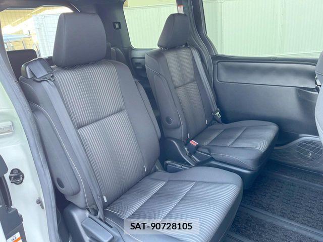 Toyota VOXY HYBRID 2018-08 4395805-9
