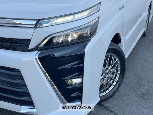 Toyota VOXY HYBRID 2018-08 4395805-11