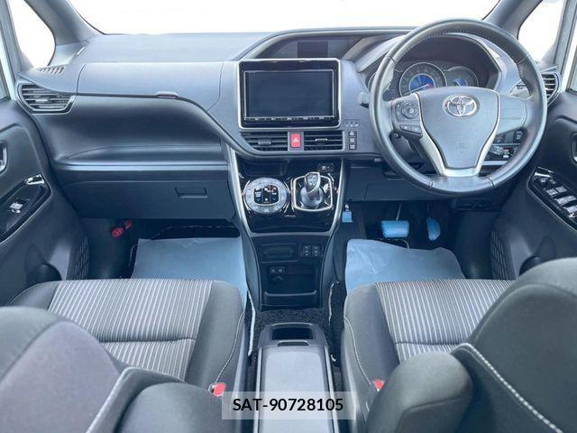 Toyota VOXY HYBRID 2018-08 4395805-1