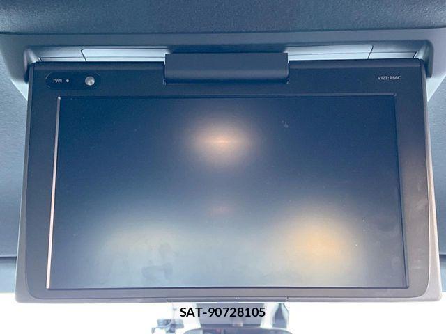 Toyota VOXY HYBRID 2018-08 4395805-4