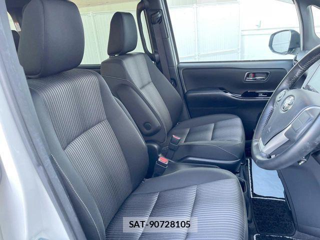 Toyota VOXY HYBRID 2018-08 4395805-8