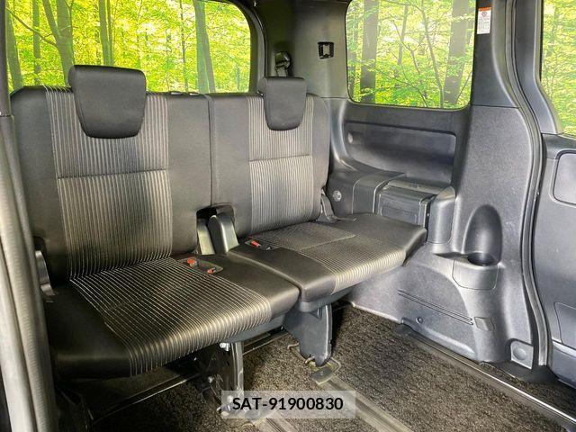 Toyota VOXY HYBRID 2017-12 4395804-9