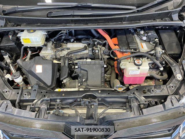 Toyota VOXY HYBRID 2017-12 4395804-18
