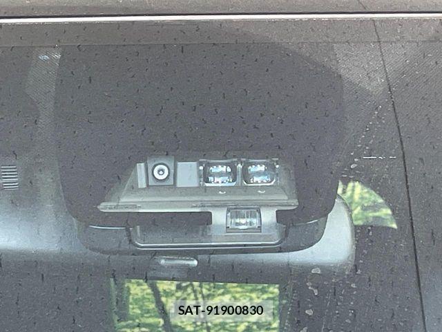 Toyota VOXY HYBRID 2017-12 4395804-6