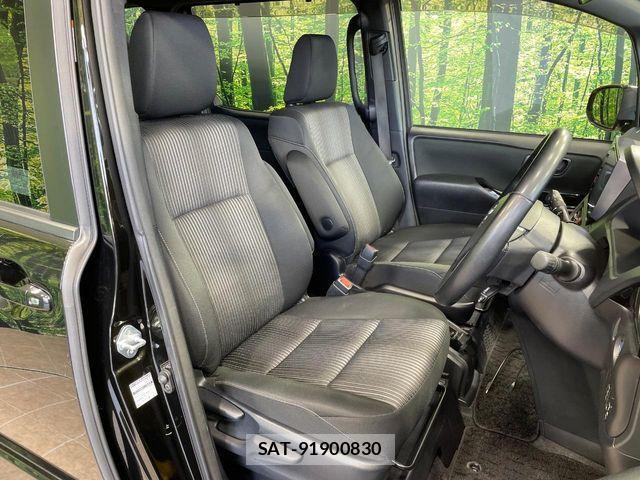 Toyota VOXY HYBRID 2017-12 4395804-7
