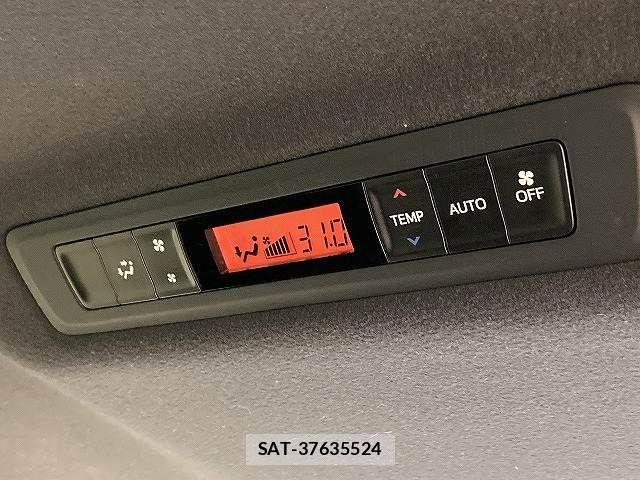 Toyota VOXY HYBRID 2019-06 4424987-10