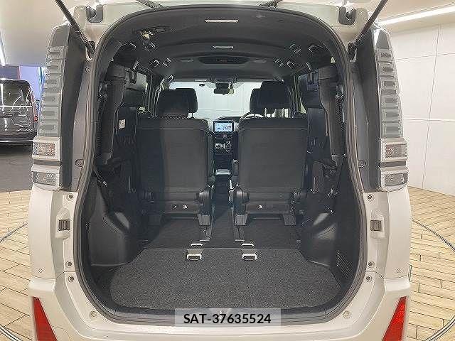 Toyota VOXY HYBRID 2019-06 4424987-12