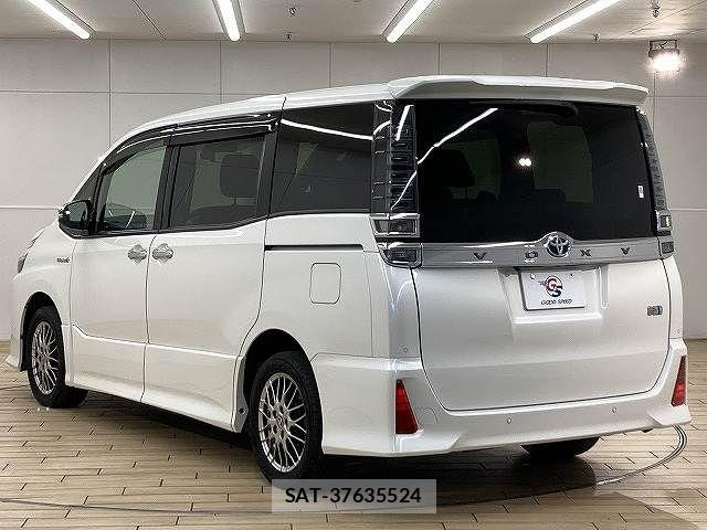 Toyota VOXY HYBRID 2019-06 4424987-15