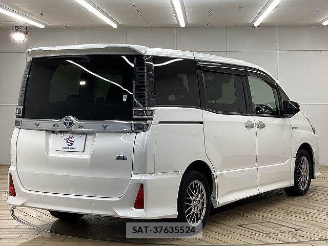 Toyota VOXY HYBRID 2019-06 4424987-16