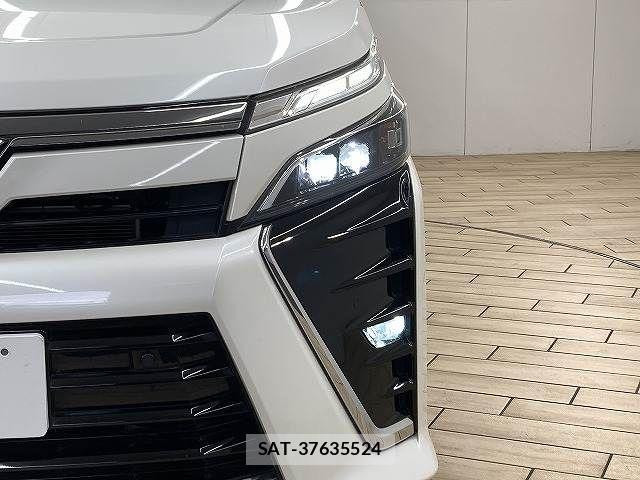 Toyota VOXY HYBRID 2019-06 4424987-19