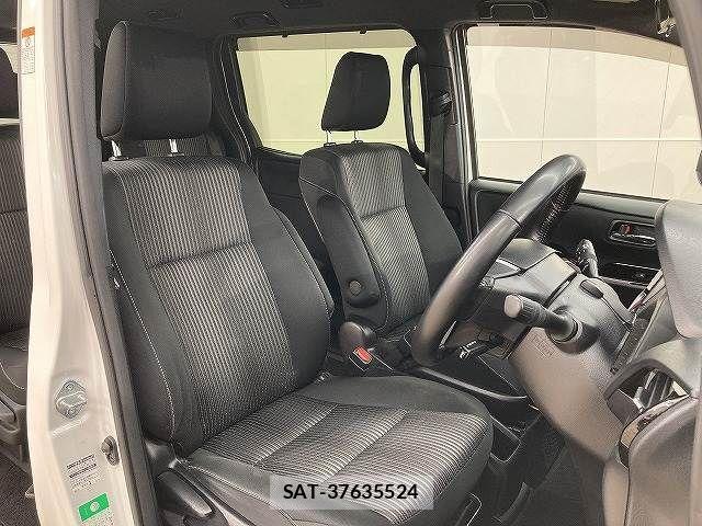 Toyota VOXY HYBRID 2019-06 4424987-4