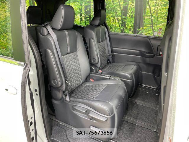Toyota VOXY HYBRID 2026-02 4604361-8