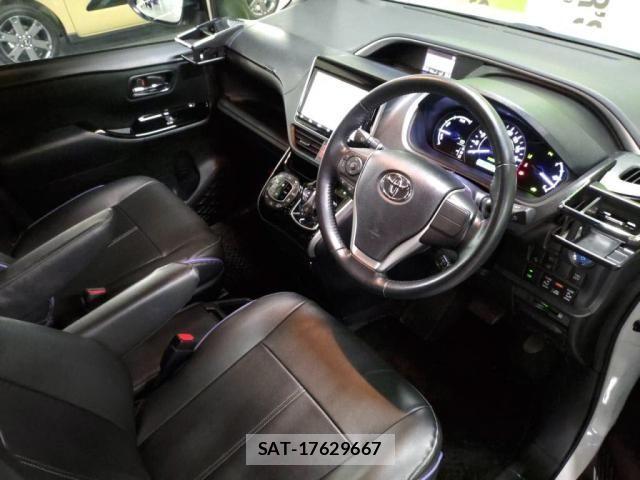 Toyota VOXY HYBRID 2020-01 4604399-2