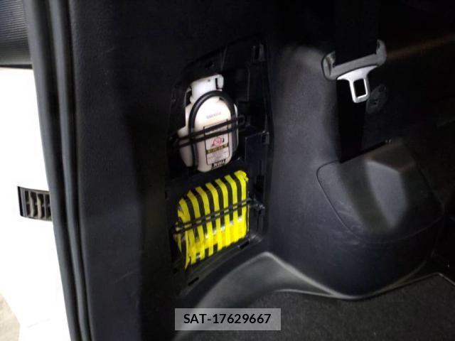 Toyota VOXY HYBRID 2020-01 4604399-29