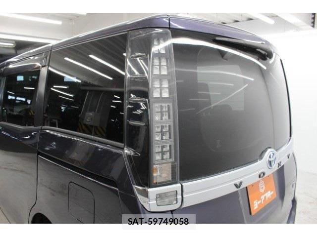 Toyota VOXY HYBRID 2014-08 4604436-17