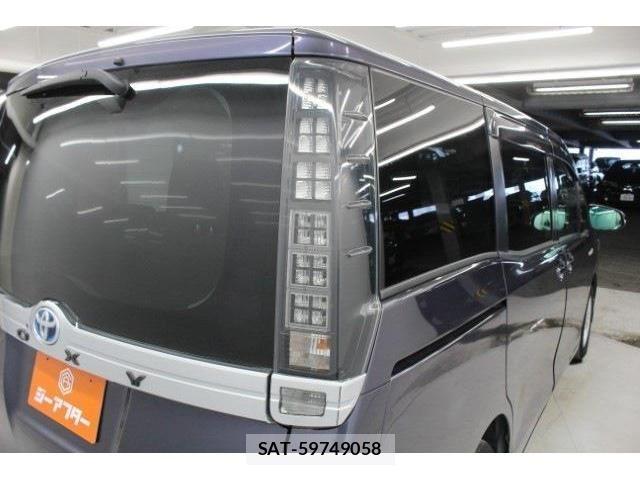 Toyota VOXY HYBRID 2014-08 4604436-18