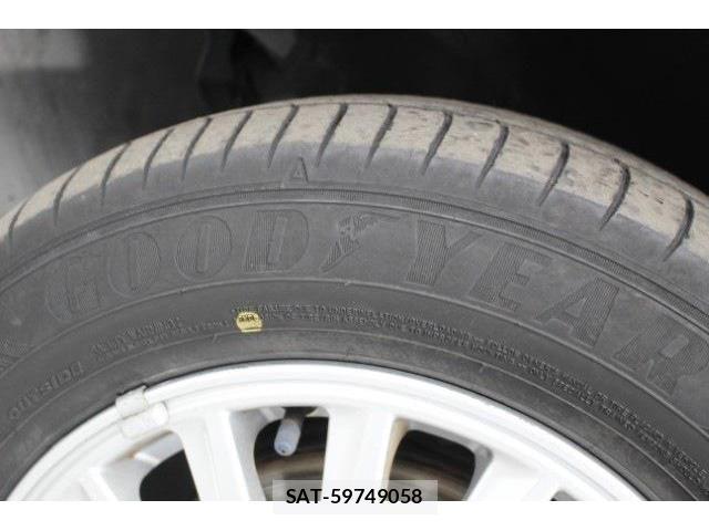 Toyota VOXY HYBRID 2014-08 4604436-20