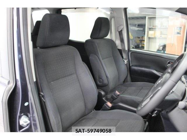 Toyota VOXY HYBRID 2014-08 4604436-26