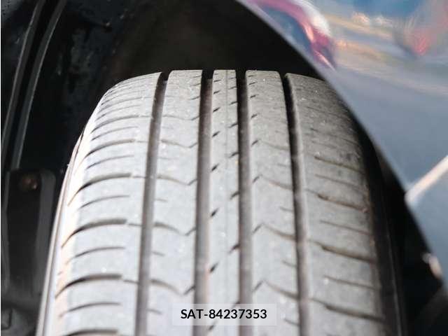 Toyota VOXY HYBRID 2014-04 4604431-16