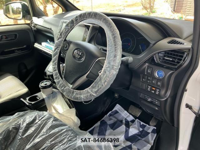 Toyota VOXY HYBRID 2017-08 4604420-10