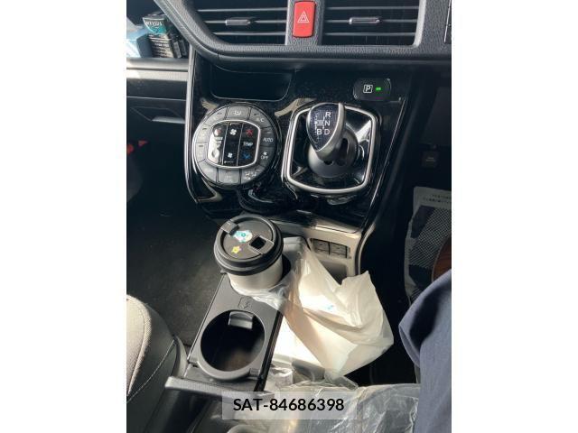 Toyota VOXY HYBRID 2017-08 4604420-14