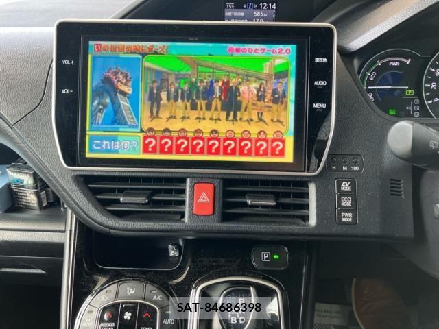Toyota VOXY HYBRID 2017-08 4604420-16