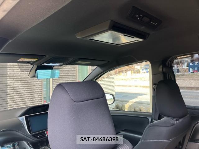 Toyota VOXY HYBRID 2017-08 4604420-18