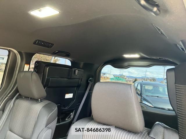 Toyota VOXY HYBRID 2017-08 4604420-19