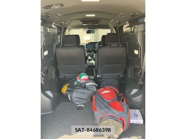 Toyota VOXY HYBRID 2017-08 4604420-23