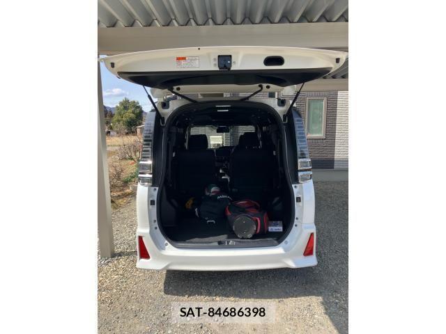 Toyota VOXY HYBRID 2017-08 4604420-24