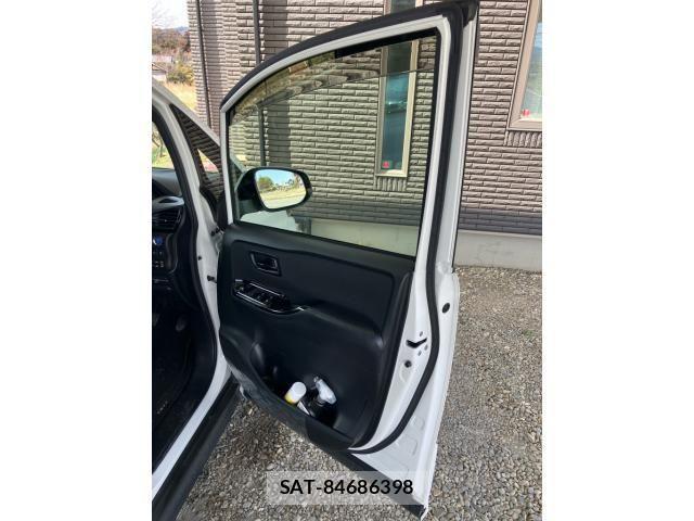Toyota VOXY HYBRID 2017-08 4604420-8